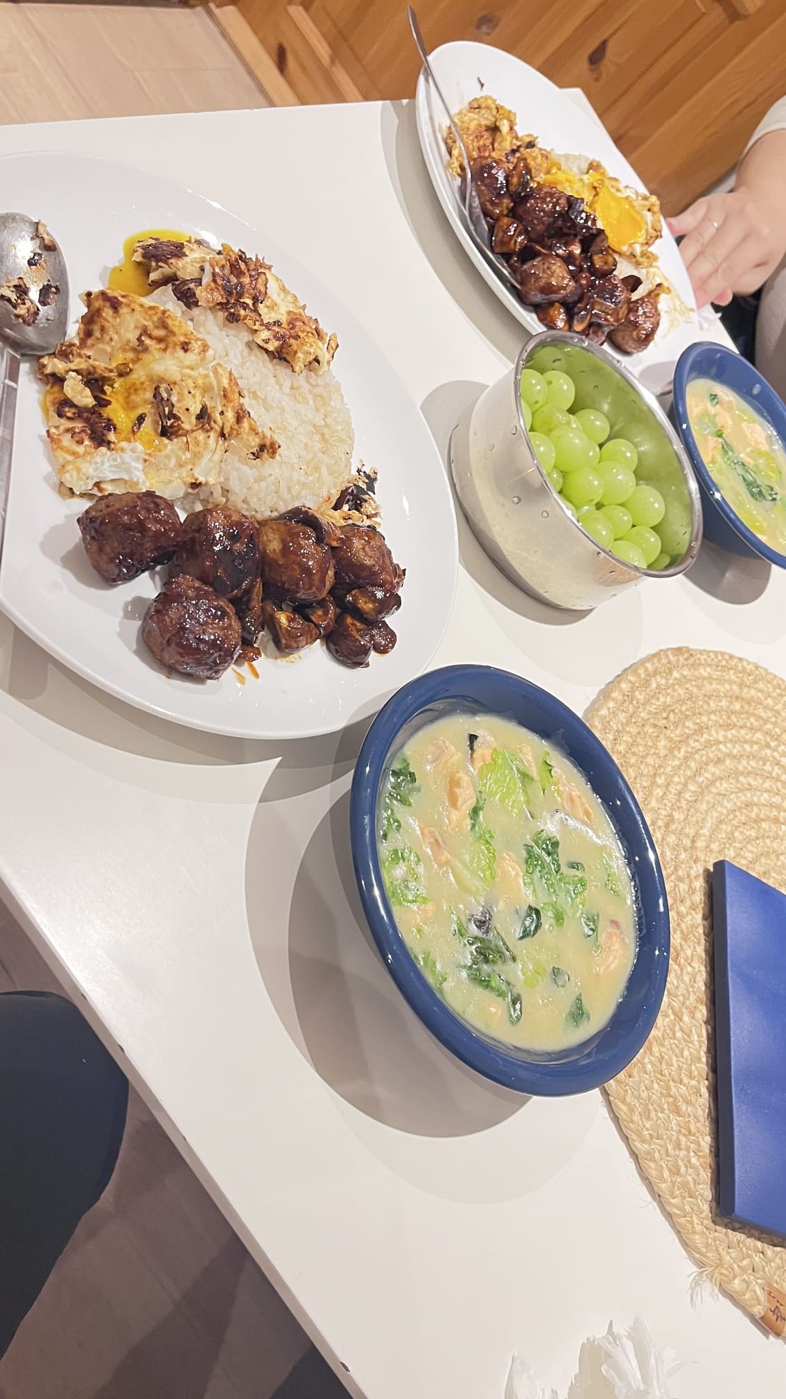 超讚～同事煮的自助晚餐