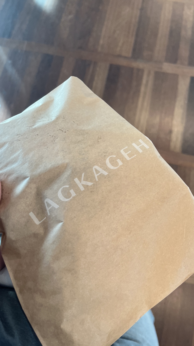 旅伴推薦的麵包店-很多人排隊