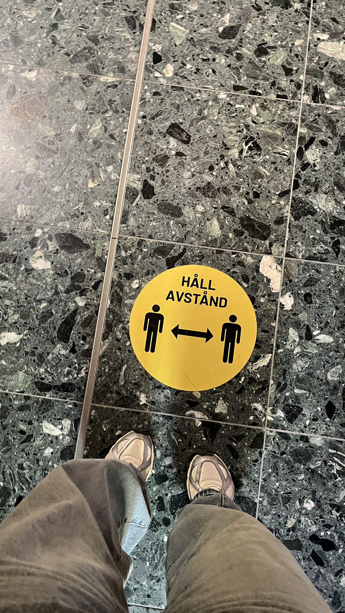 觀賞時請與他人保持距離