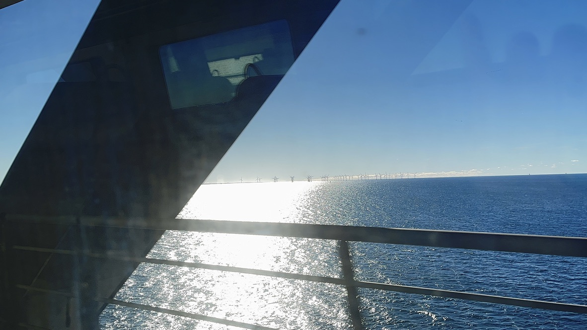 跨海列車天氣很好風景很美