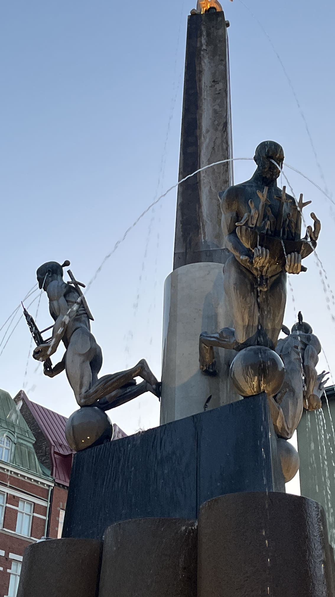 難以言喻的裝置藝術噴泉